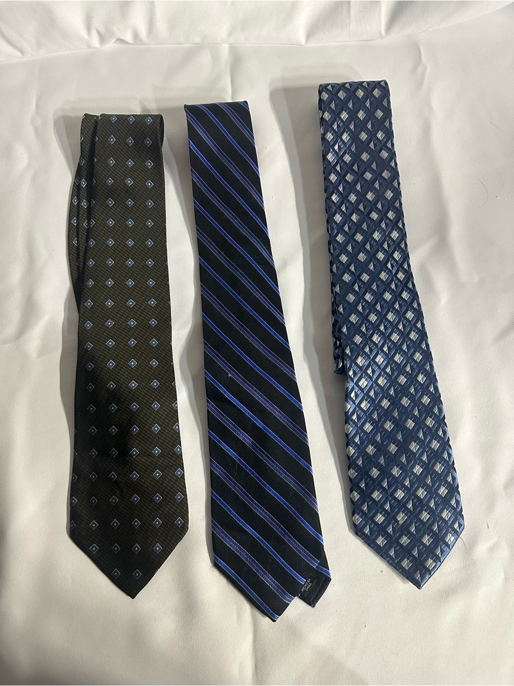 croft & barrow Olive, Black, and Navy Tie Set with Blue Accents